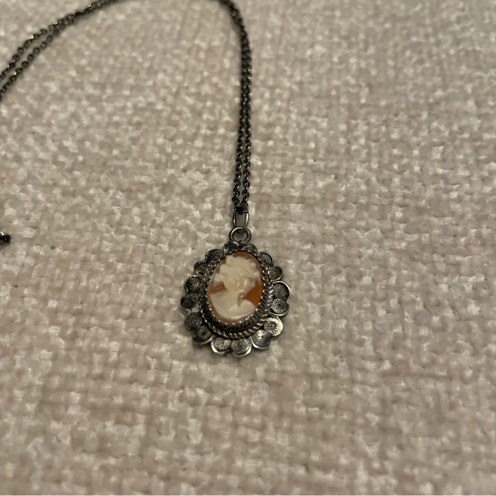 Vintage 800 Silver Cameo Pendant Necklace